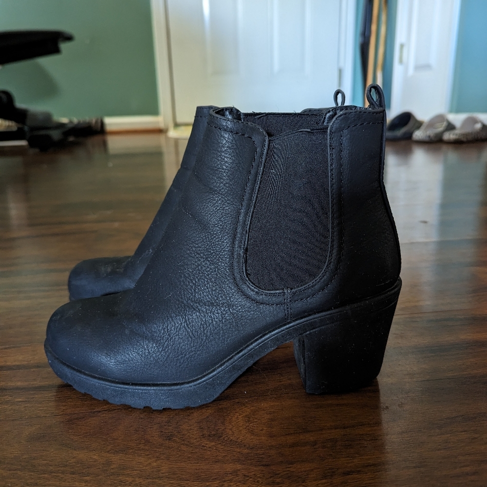 Heeled Chelsea Boots